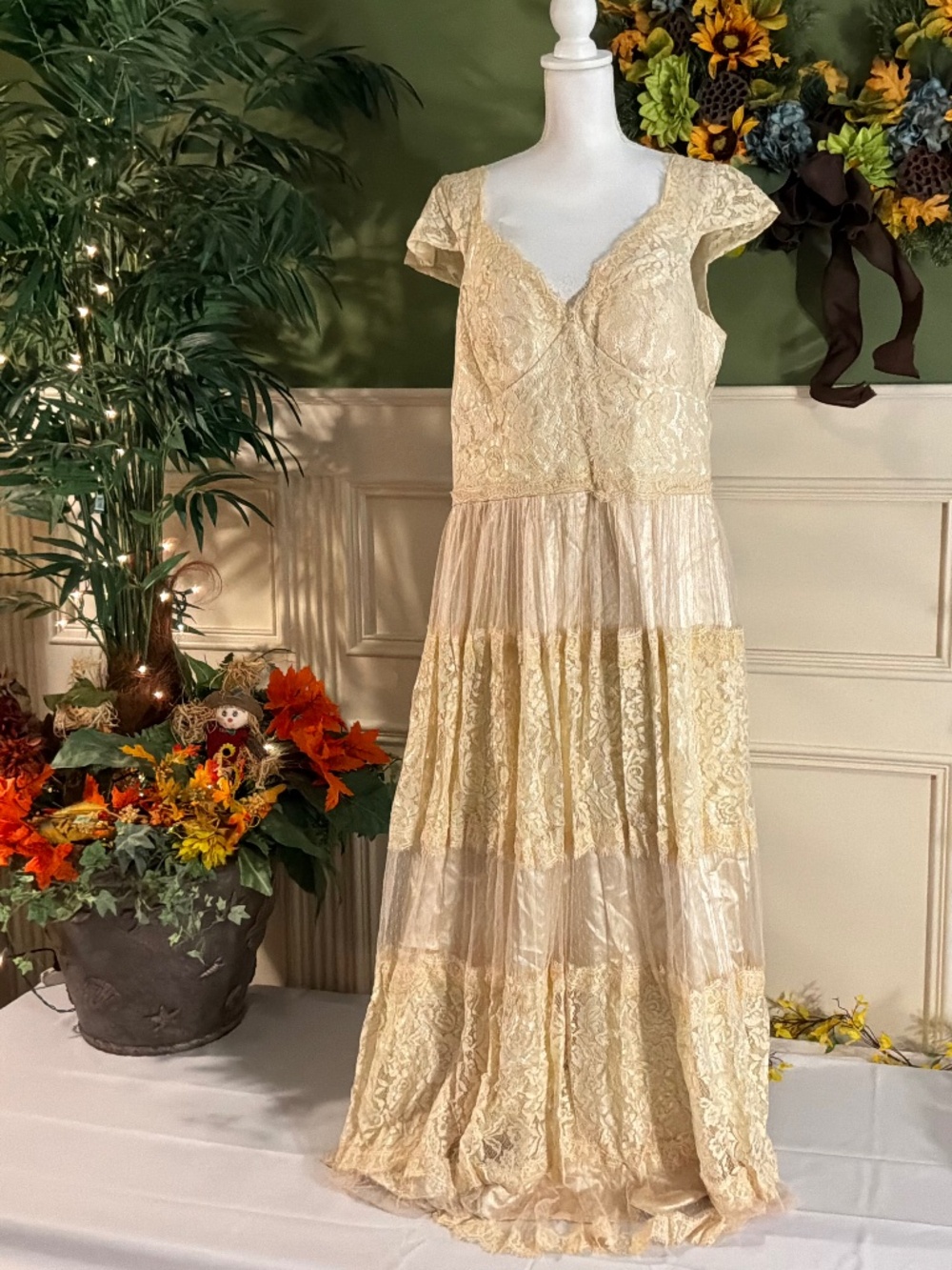 Vintage style champagne lace dress